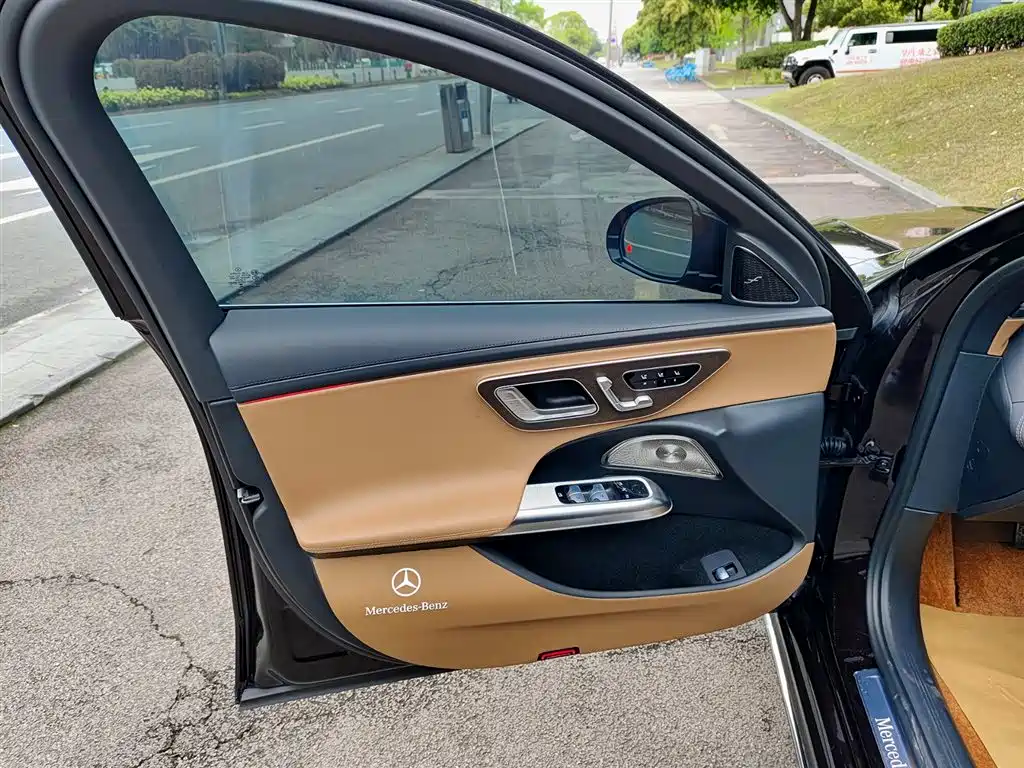 Mercedes-Benz E-Class 2024