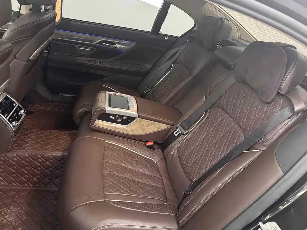 BMW 7 Series 2022 — фото 19