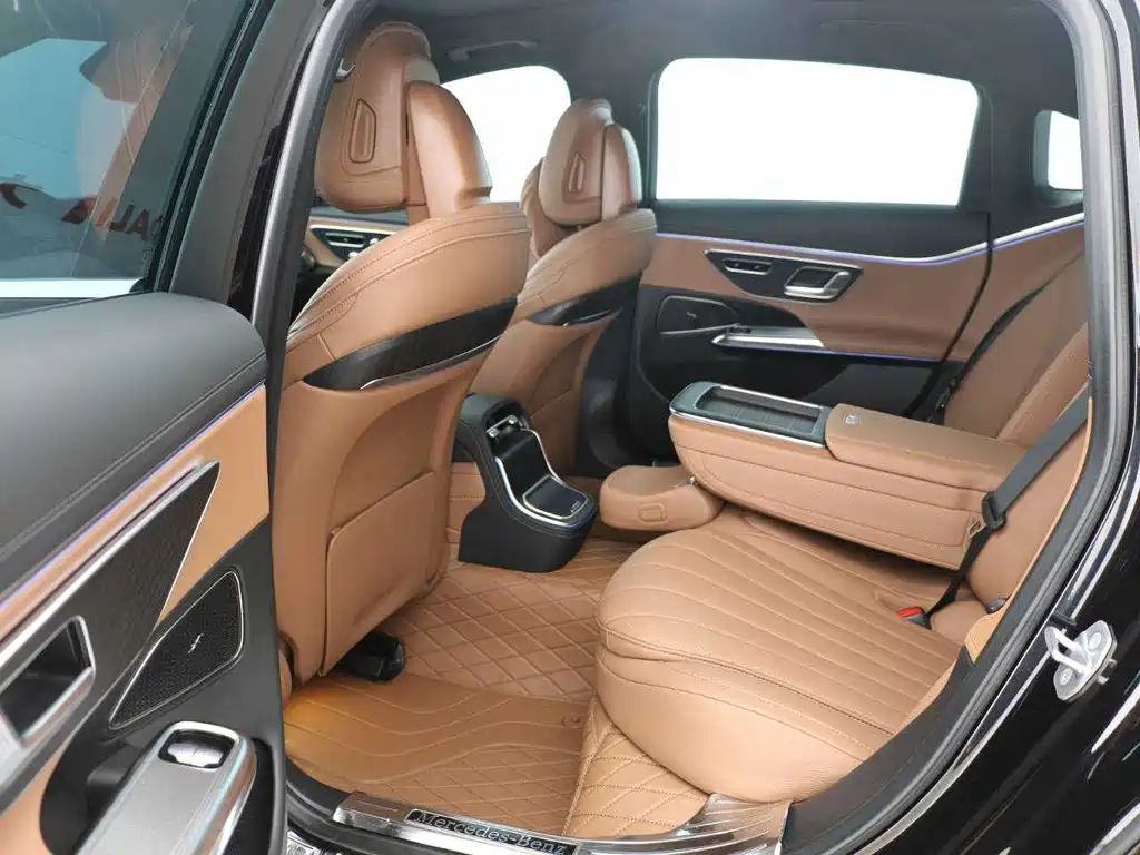 Mercedes-Benz E-Class 2024 — фото 11