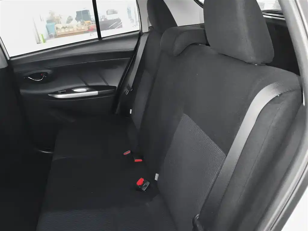 Toyota Yaris L 2015 — фото 17