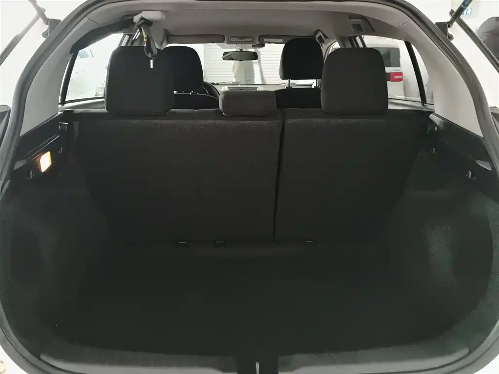 Toyota Yaris L 2015 — фото 19
