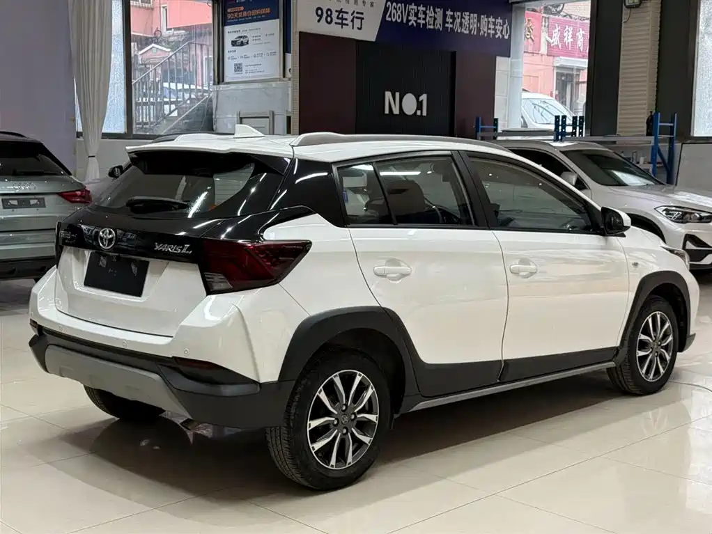 Toyota Yaris L 2022 — фото 4