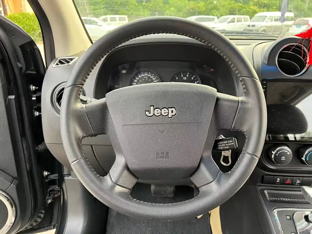 Jeep Compass 2011 — фото 7