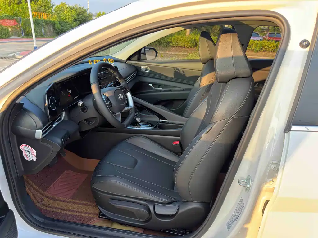 Hyundai Elantra 2024