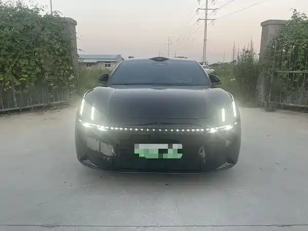 Lynk & Co Z10 2025