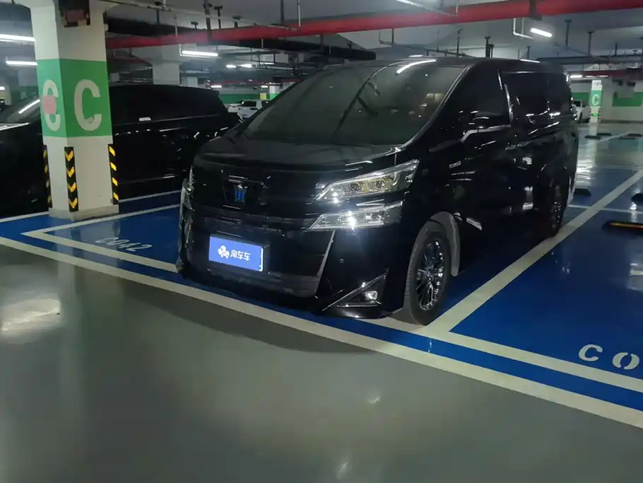 Toyota Vellfire 2023 — фото 1