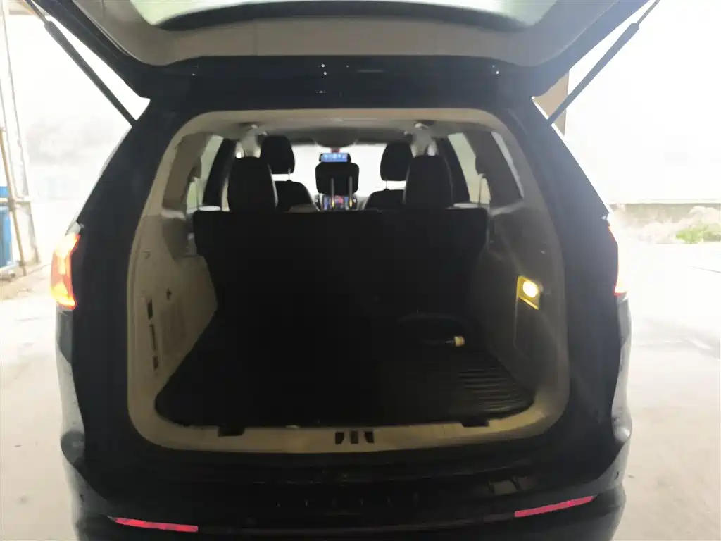 Ford Edge 2015 — фото 19