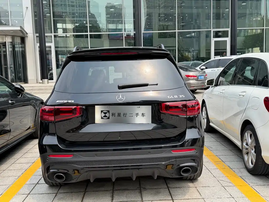 Mercedes-Benz GLB AMG 2025 — фото 15