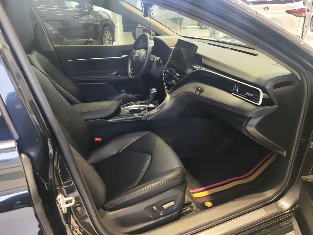 Toyota Camry 2022 — фото 14