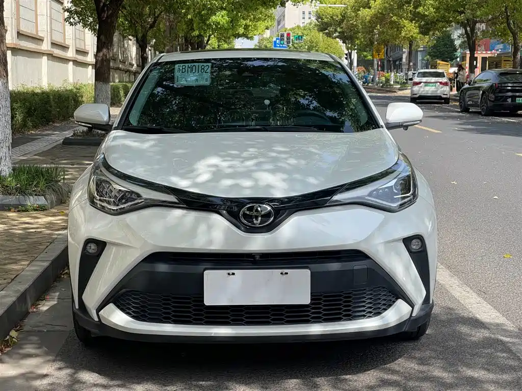 Toyota C-HR 2022 — фото 2