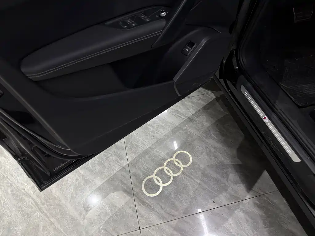 Audi Q5L 2025 — фото 9