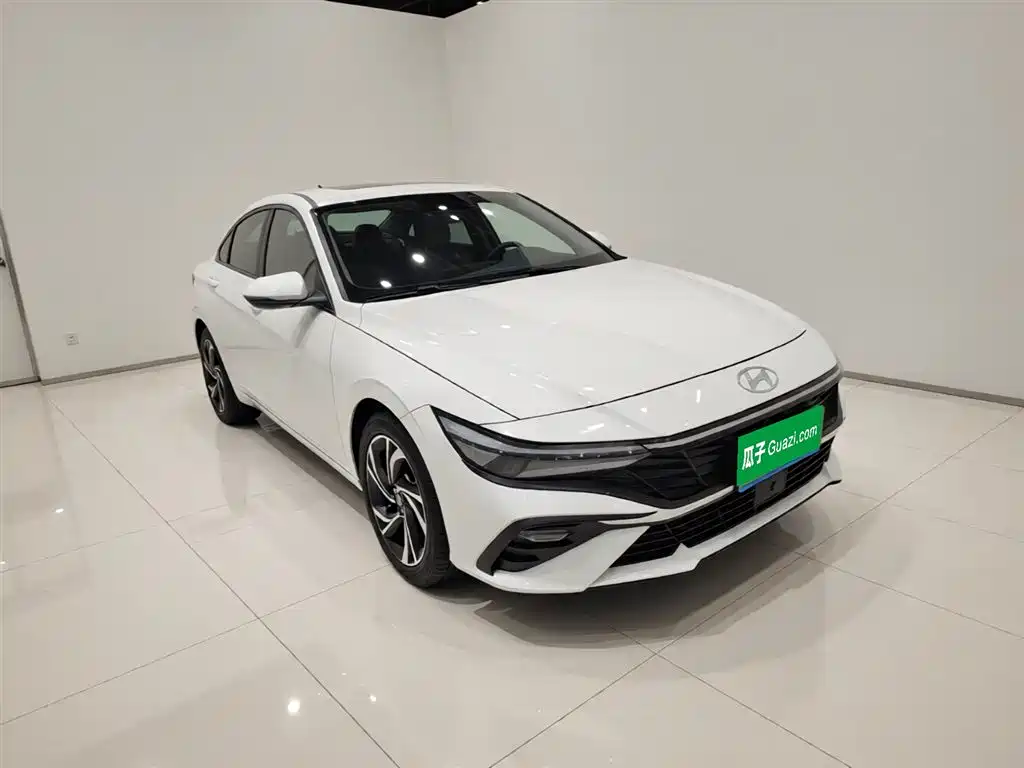 Hyundai Elantra 2023 — фото 4