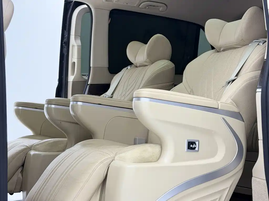 Mercedes-Benz V-Class 2021 — фото 10