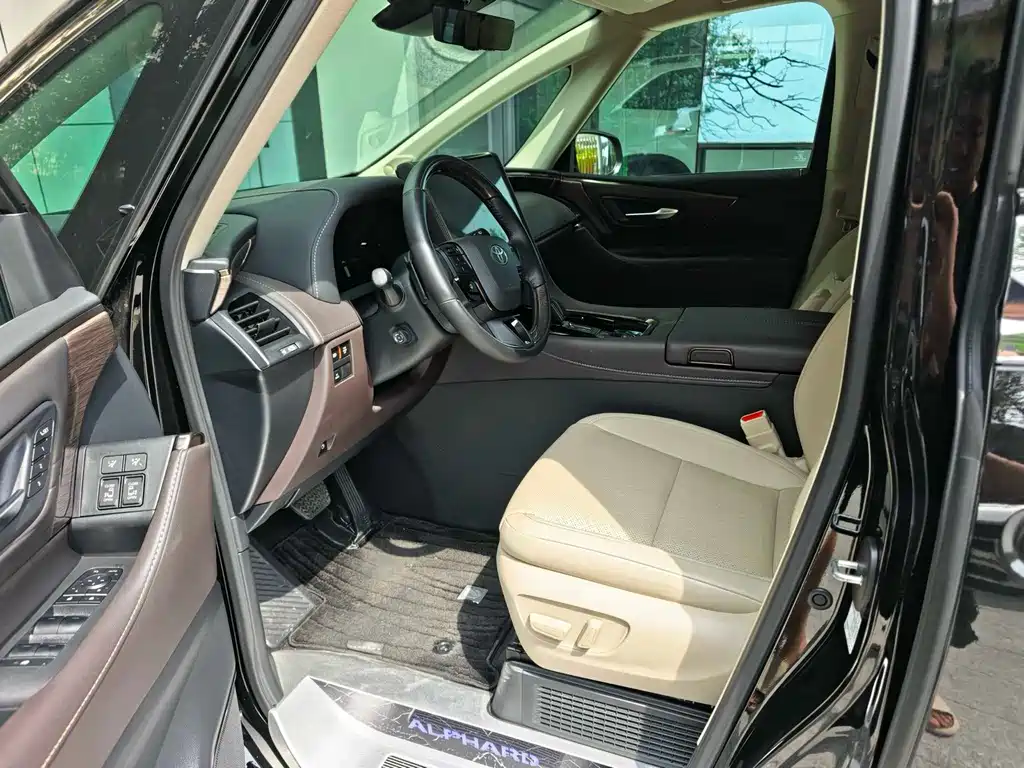 Toyota Alphard 2026 — фото 3