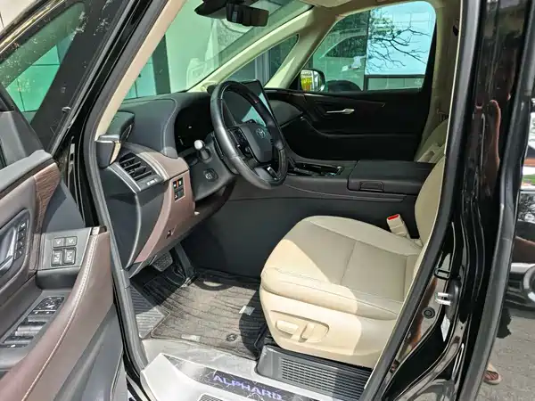 Toyota Alphard 2026