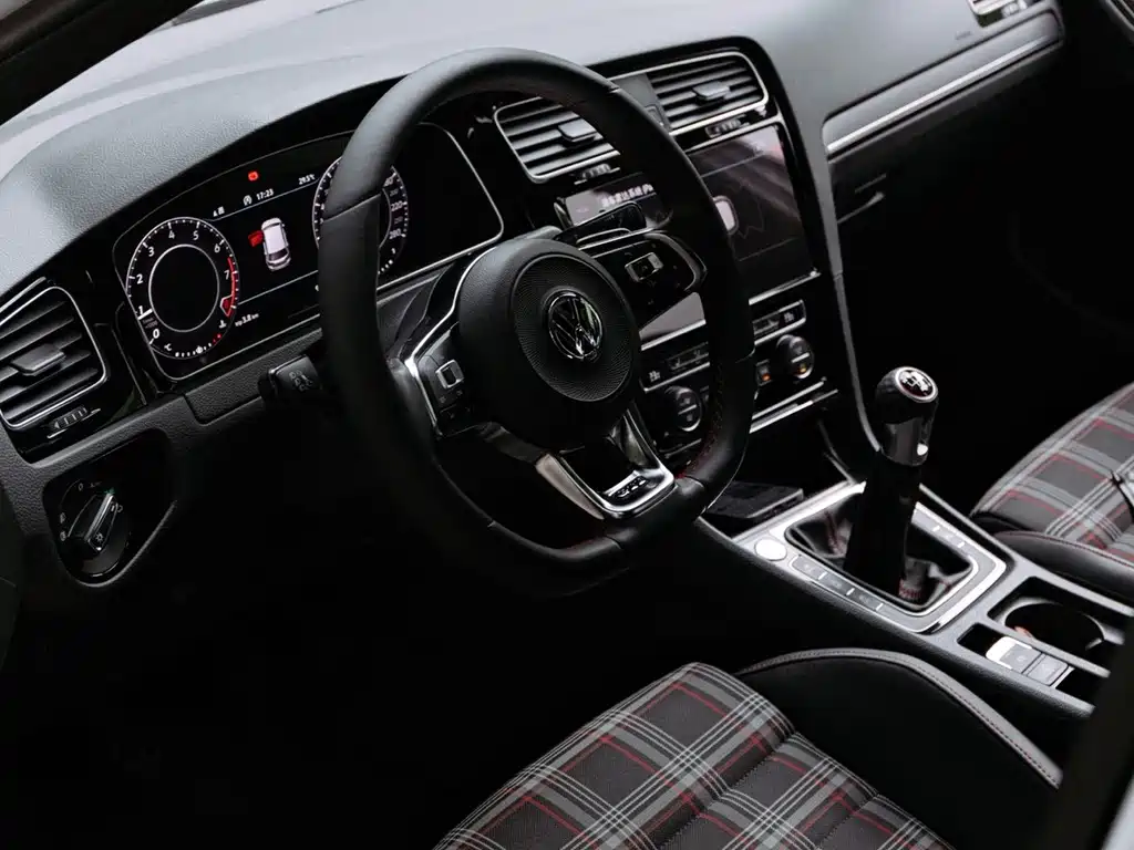 Volkswagen Golf GTI 2018 — фото 7