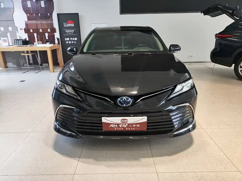 Toyota Camry 2022 — фото 2