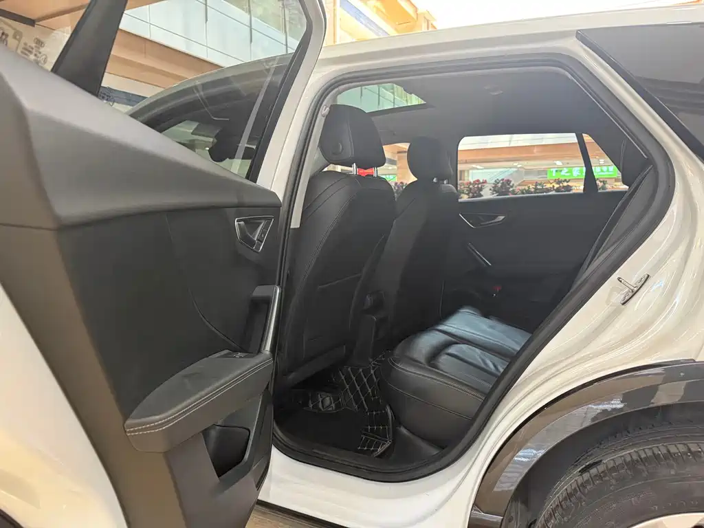 Audi Q2L 2023