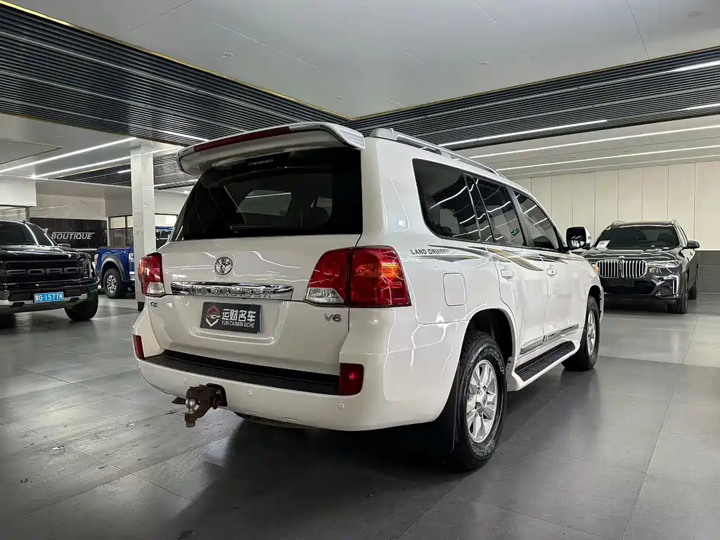 Toyota Land Cruiser 2015 — фото 9