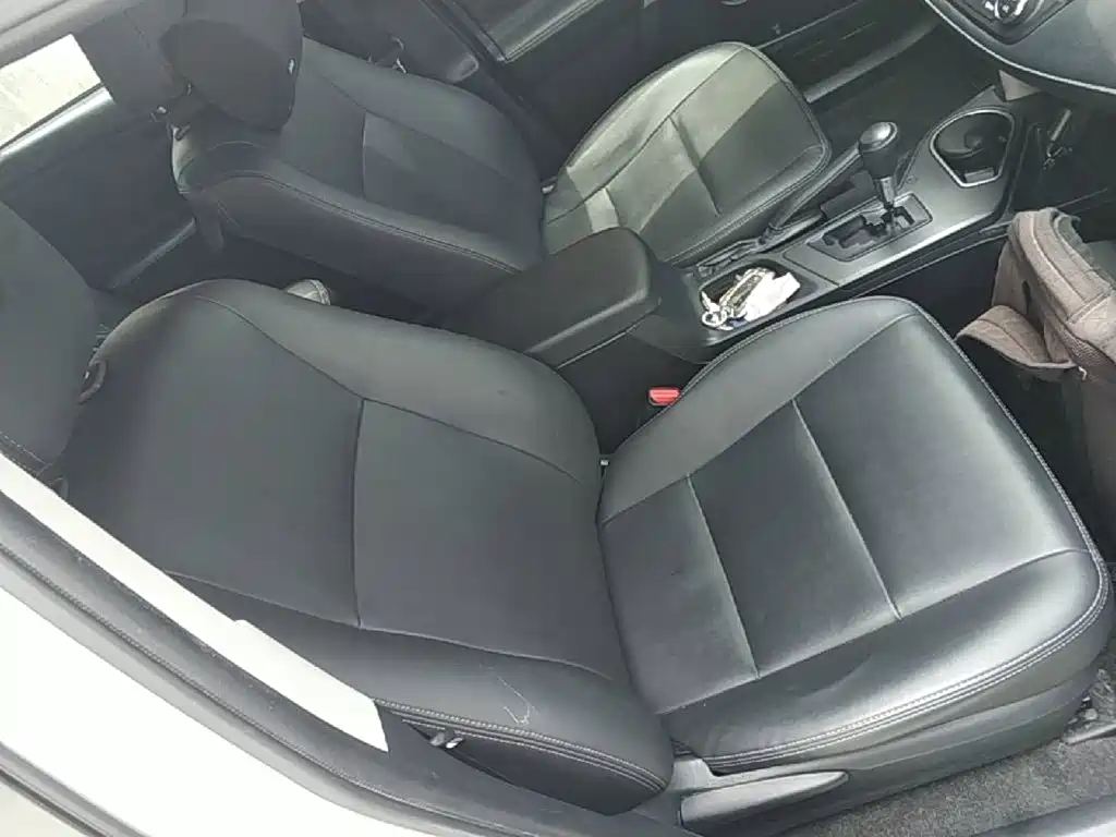 Toyota RAV4 2019 — фото 25
