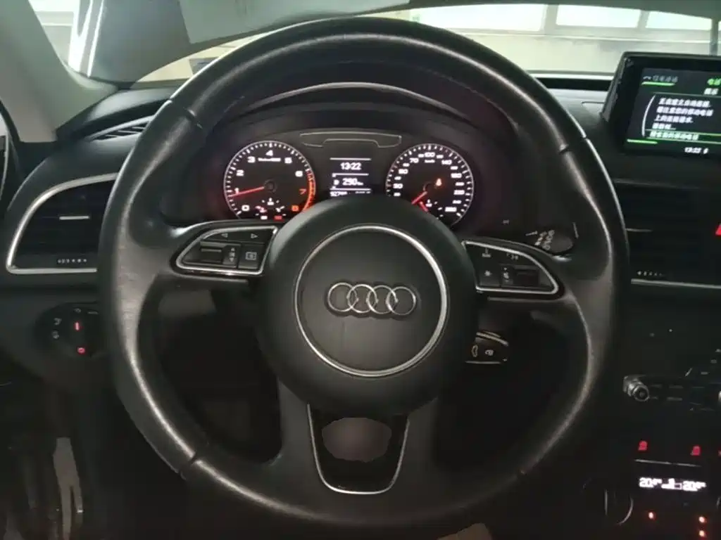 Audi Q3 2017 — фото 11
