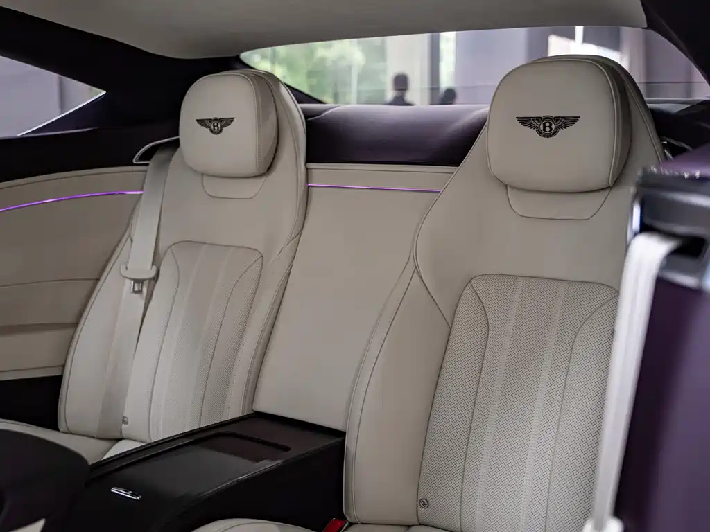 Bentley Continental Plug-In Hybrid 2026 — фото 14
