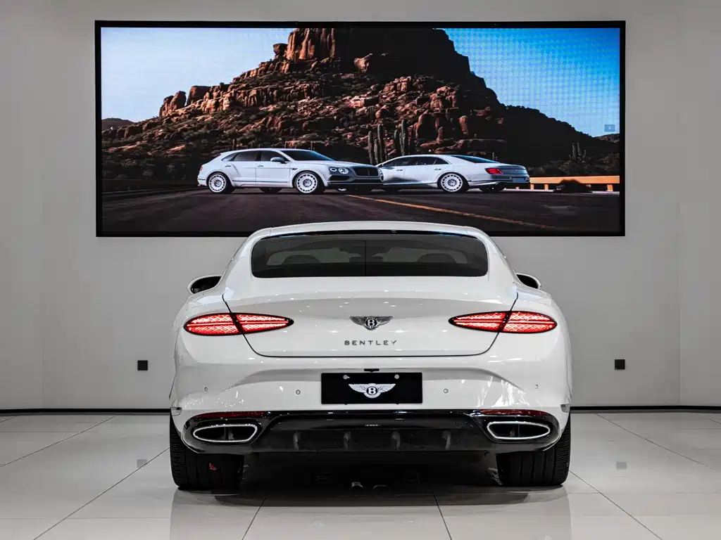 Bentley Continental Plug-In Hybrid 2026 — фото 15