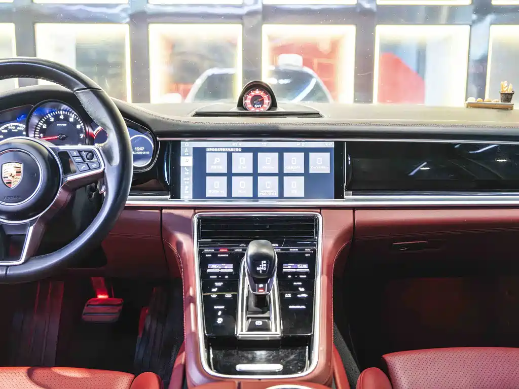 Porsche Panamera 2019 — фото 14