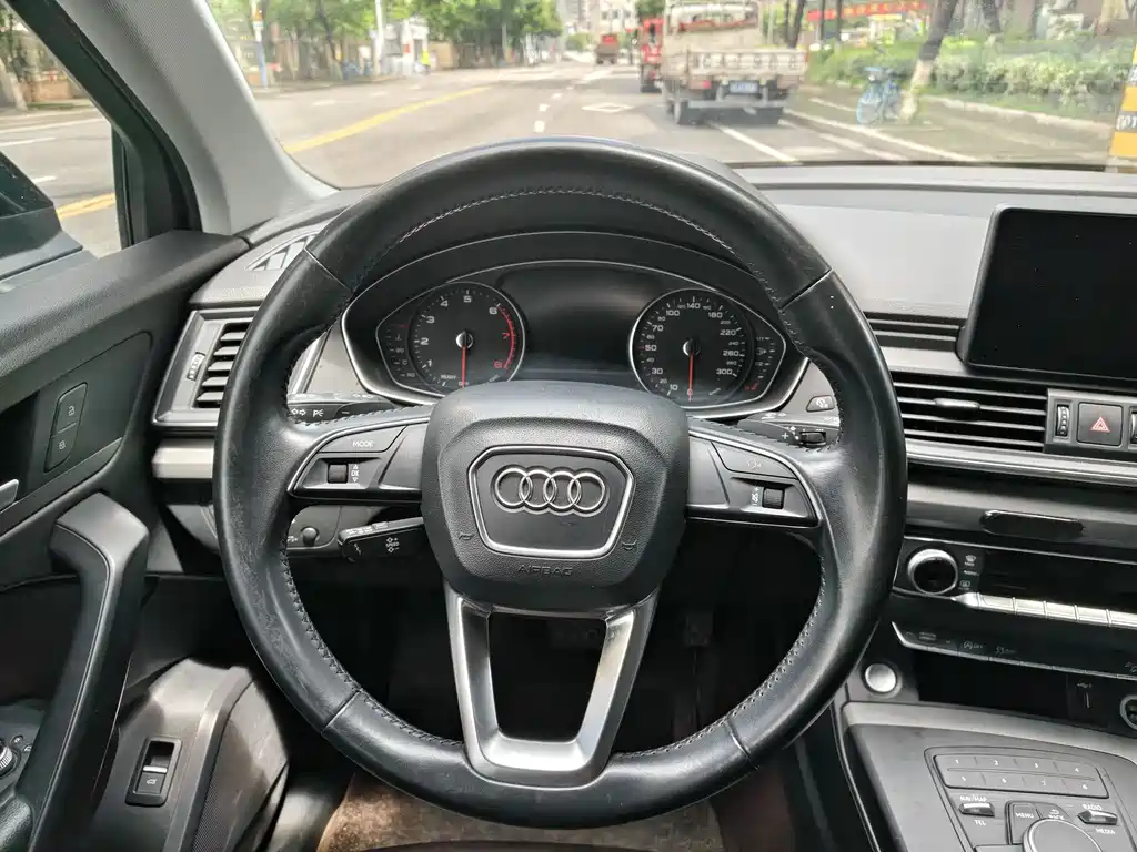 Audi Q5L 2019 — фото 26