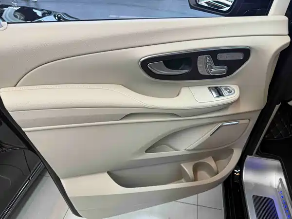 Mercedes-Benz V-Class 2023