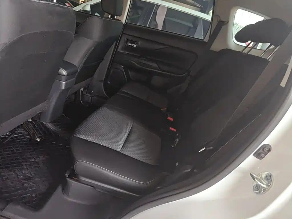 Mitsubishi Outlander 2022 — фото 17