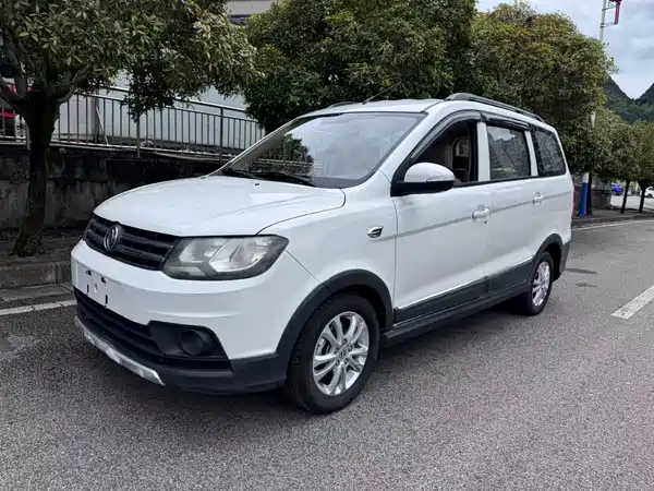 Dongfeng Fengguang 360 2015