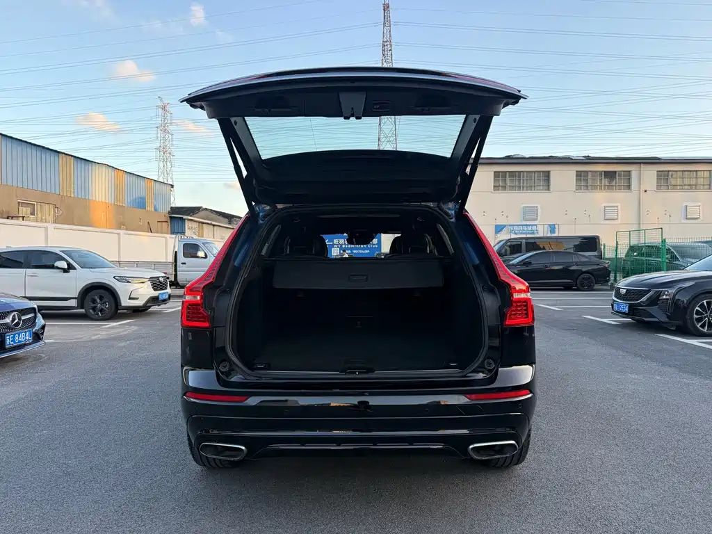 Volvo XC60 2019 — фото 25