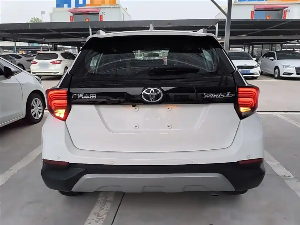 Toyota Yaris L 2021 — фото 6