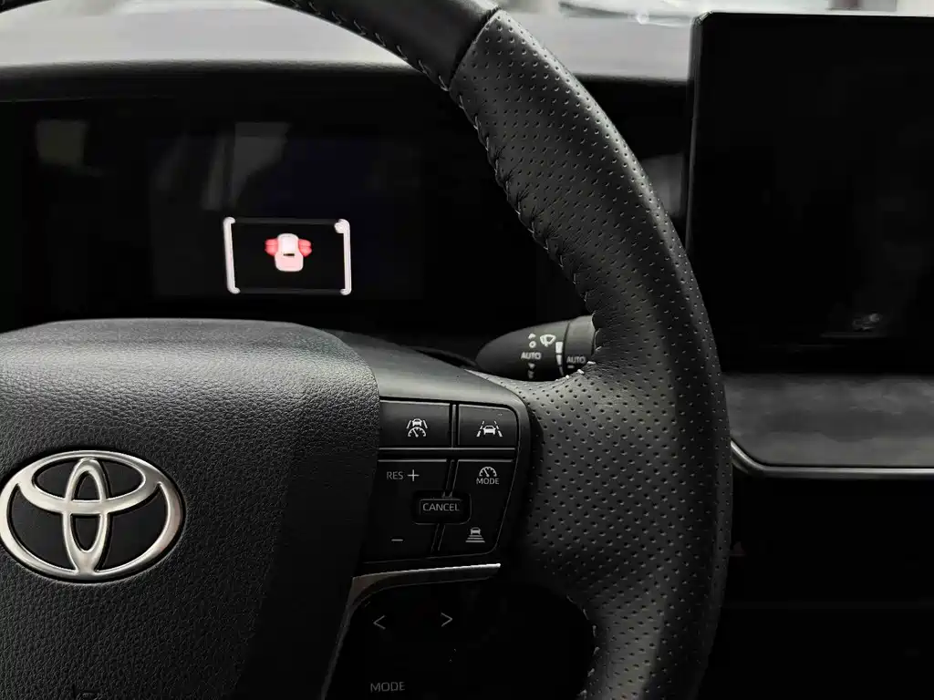 Toyota Camry 2024 — фото 10