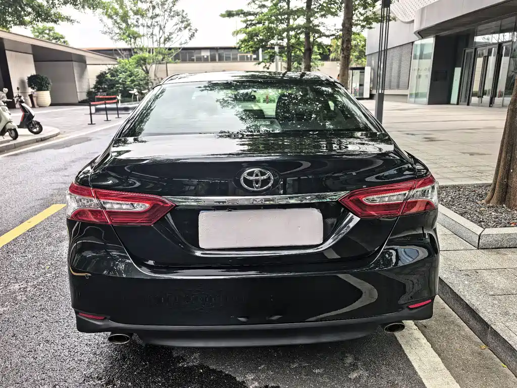 Toyota Camry 2019 — фото 4