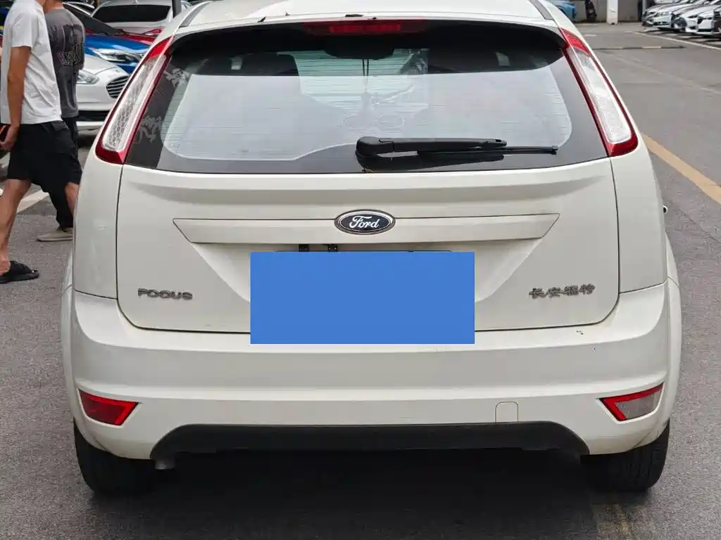 Ford Focus 2015 — фото 5