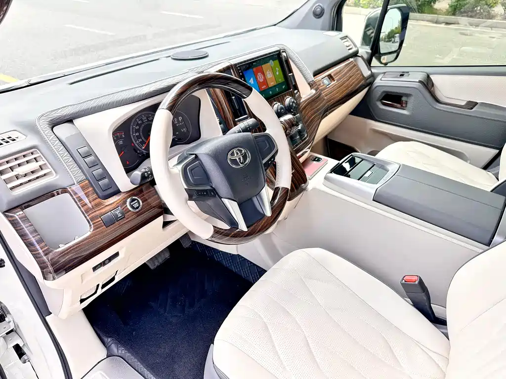 Toyota Hiace 2025 — фото 20
