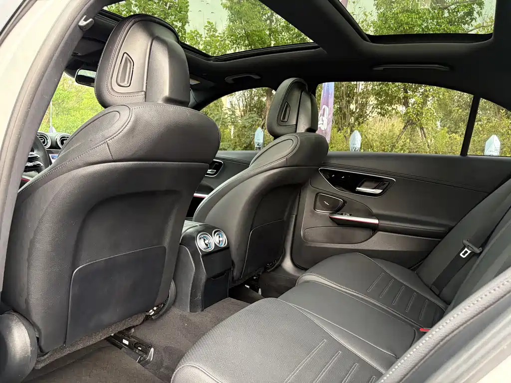 Mercedes-Benz C-Class 2023 — фото 9