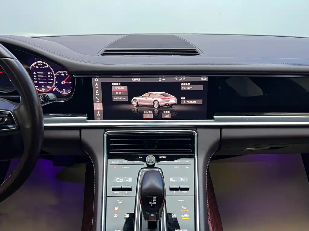 Porsche Panamera 2021 — фото 19