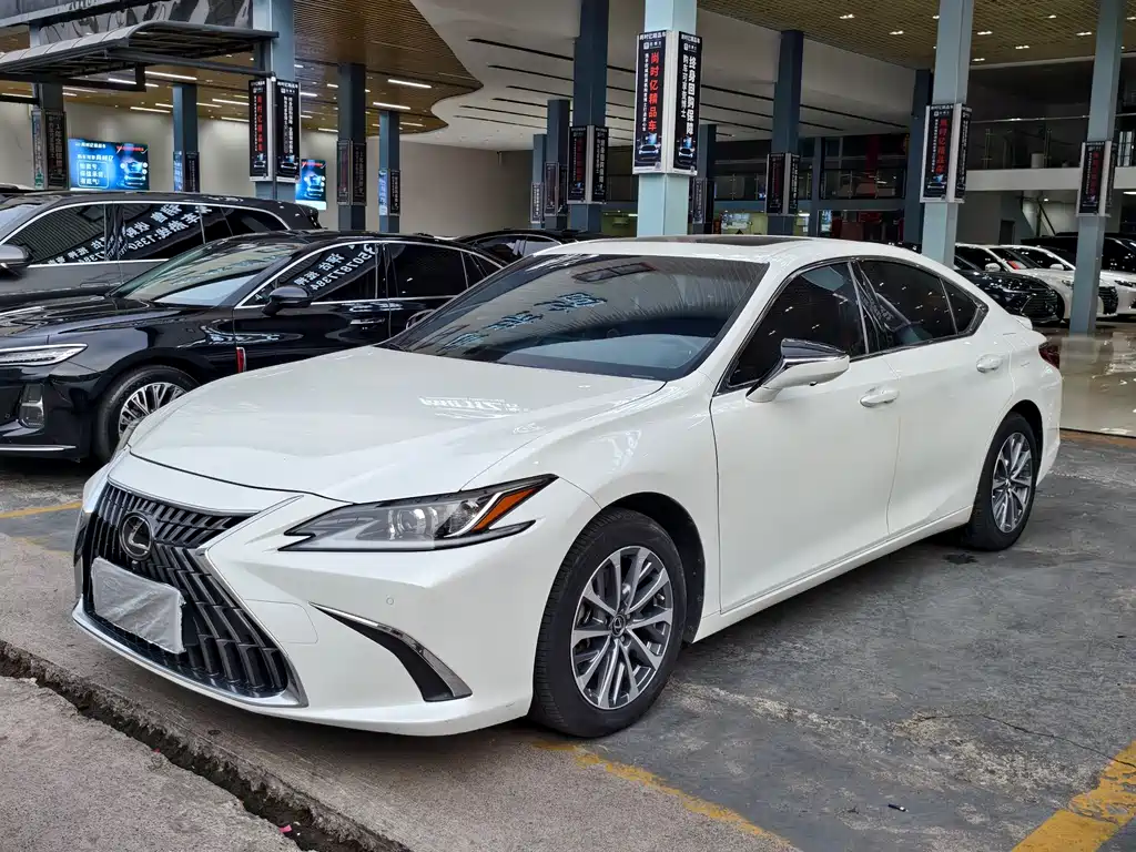 Lexus ES 2024 — фото 1