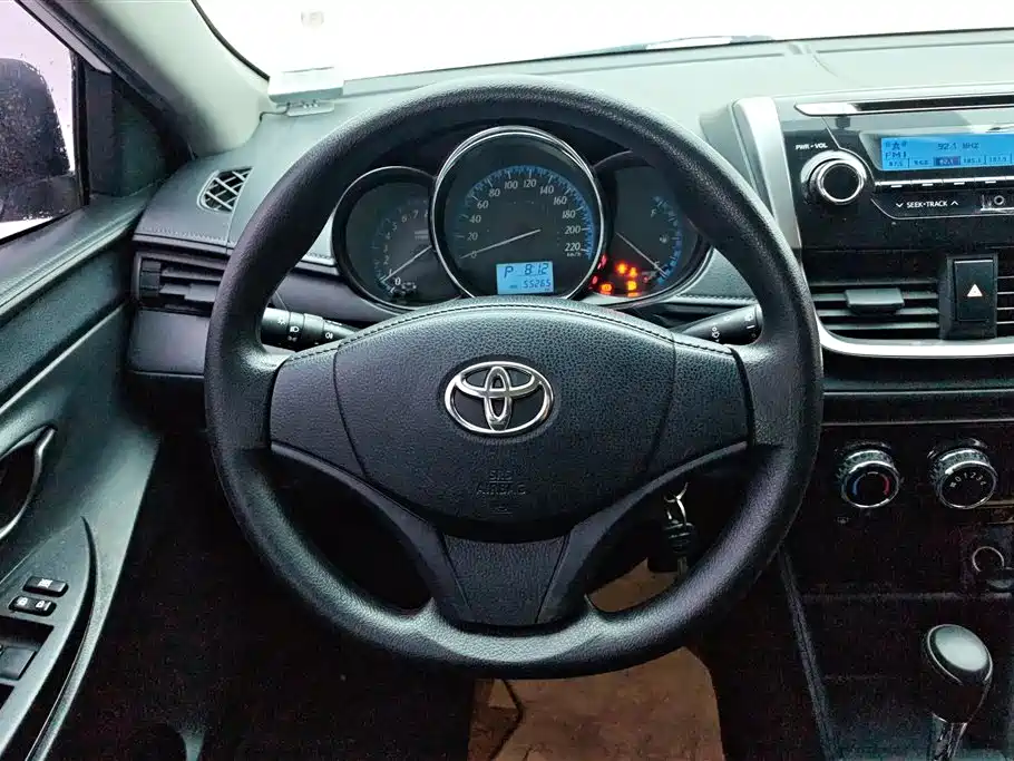 Toyota Yaris L 2017 — фото 15