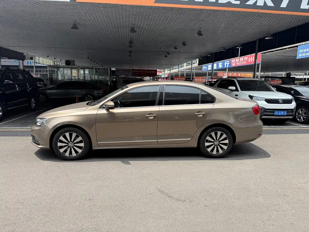 Volkswagen Sagitar 2015