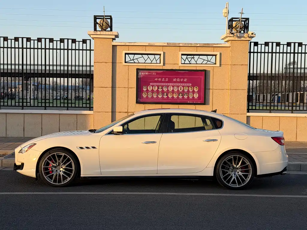 Maserati Quattroporte 2015 — фото 8