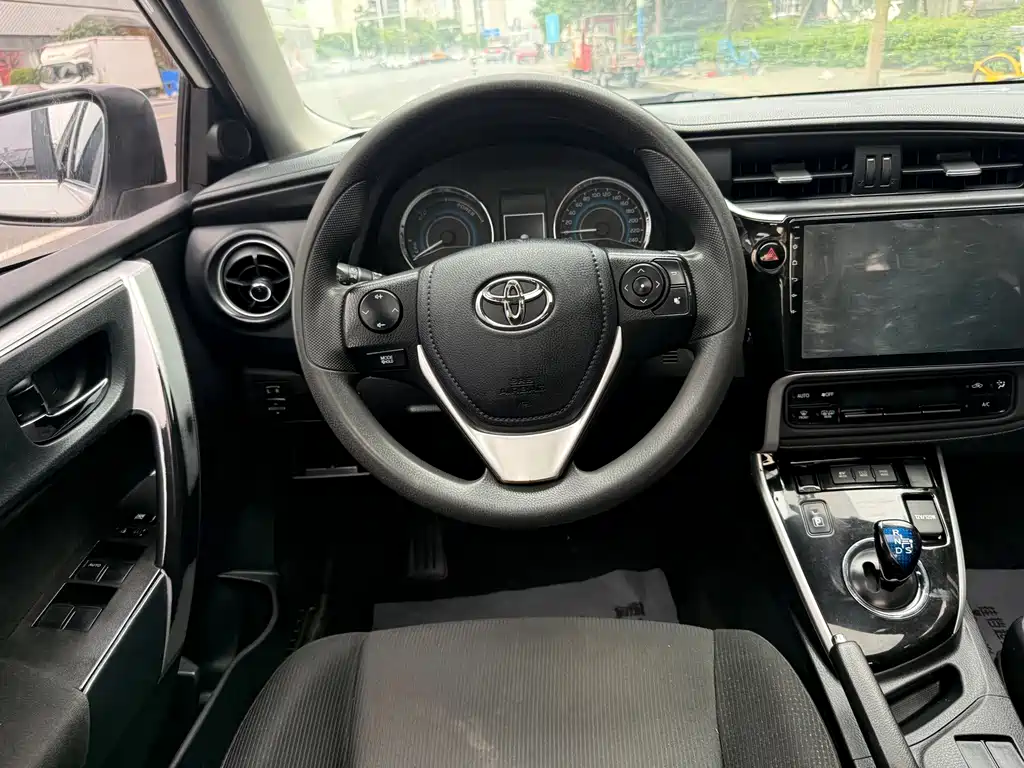 Toyota Corolla 2018 — фото 13