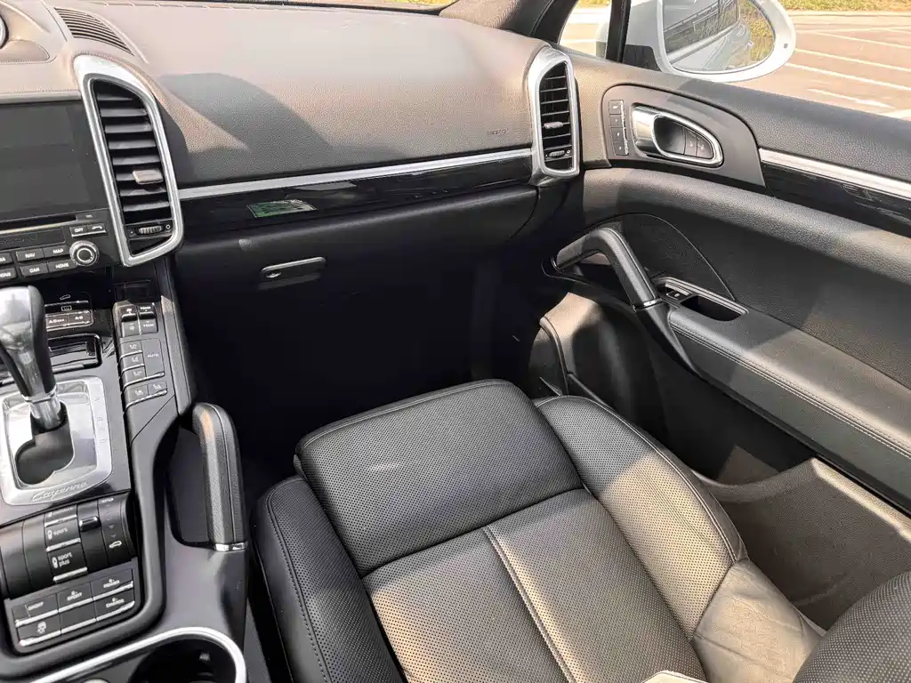 Porsche Cayenne Hybrid 2018 — фото 21