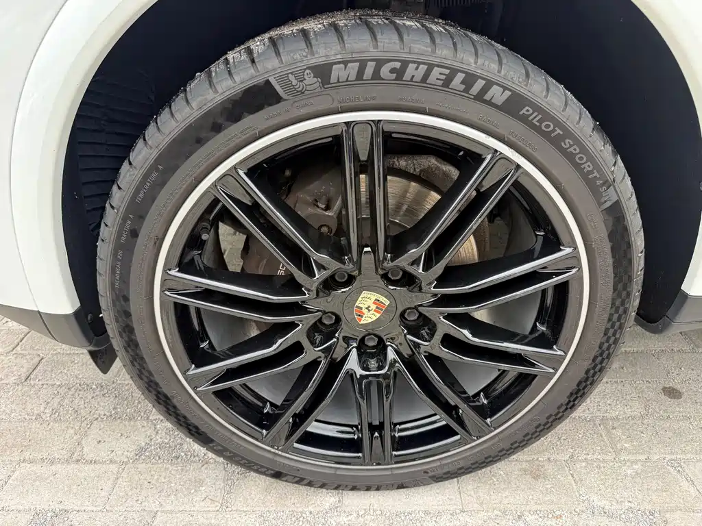 Porsche Cayenne 2017 — фото 12