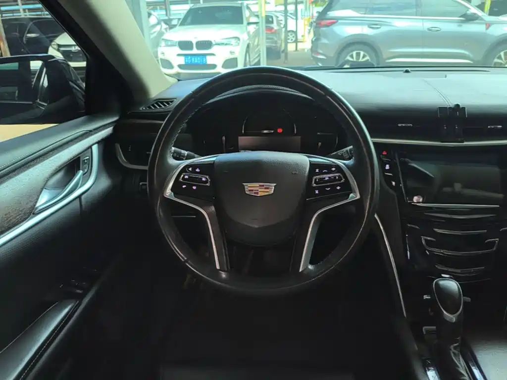 Cadillac XTS 2018 — фото 11