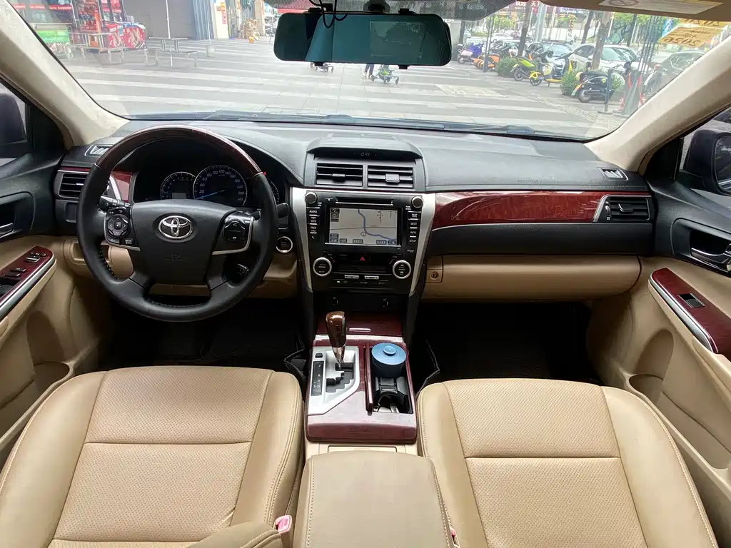 Toyota Camry 2012 — фото 13