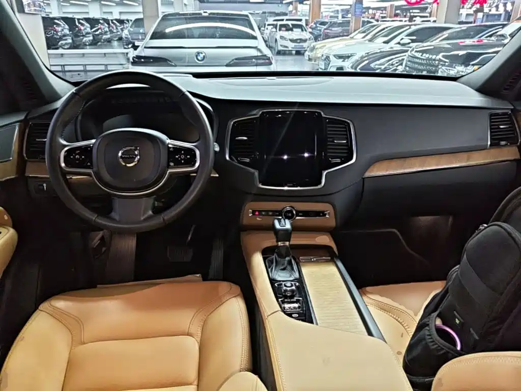 Volvo XC90 2017 — фото 10